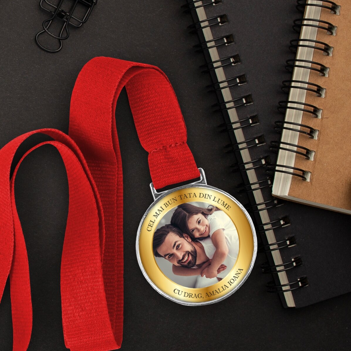 Medalie personalizată cu o poză și text 