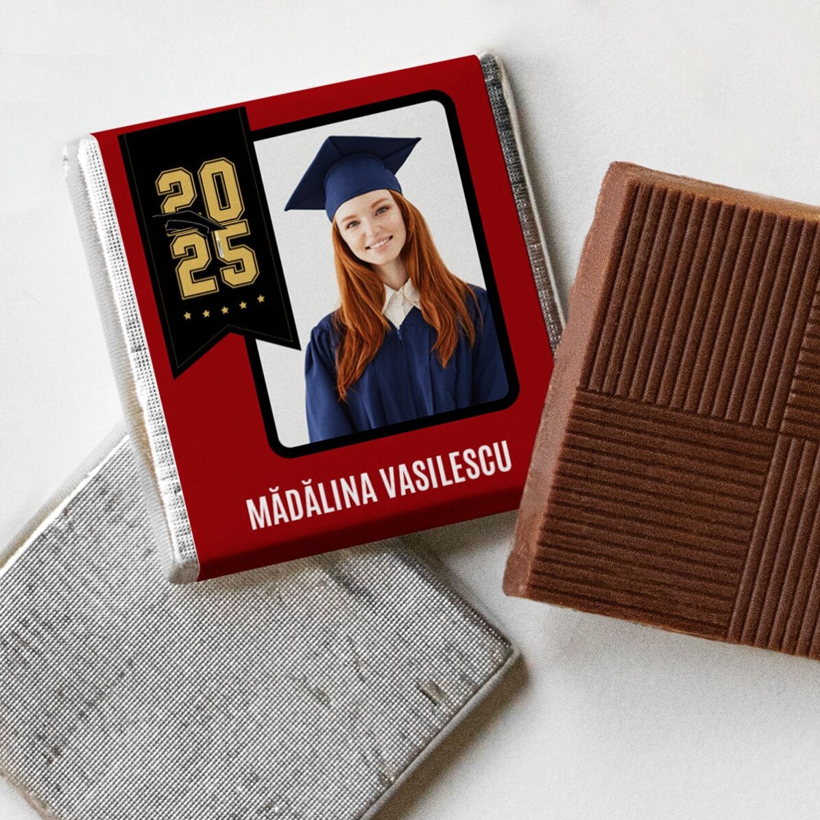 Mini ciocolată personalizată cu nume și an pentru absolvenți