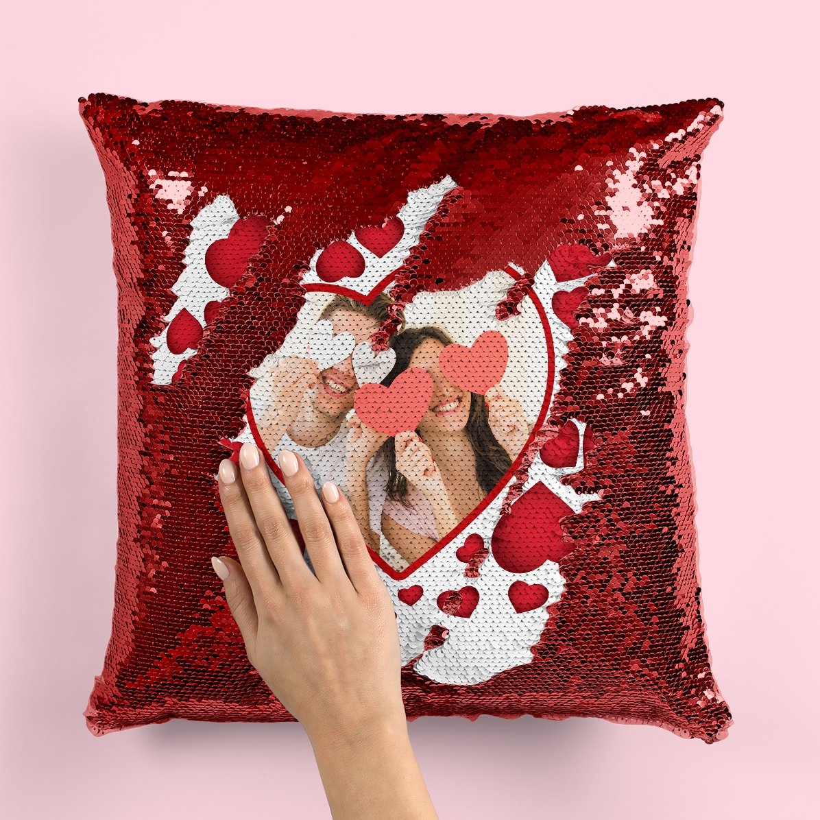 Pernă cu paiete personalizată cu o poză și inimioare