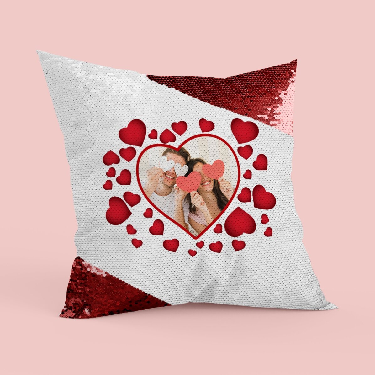 Pernă cu paiete personalizată cu o poză și inimioare