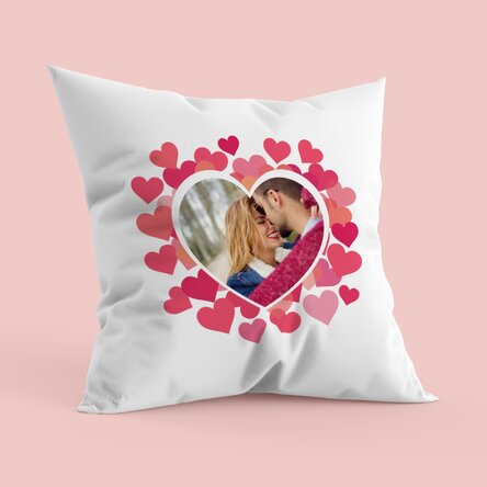 Pernă personalizată cu o poză în formă de inimă roz