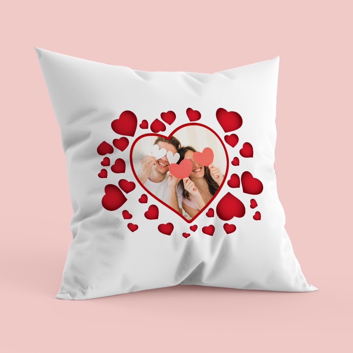 Pernă personalizată cu o poză și inimioare
