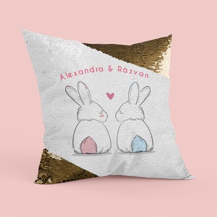 Pernă personalizată cu text - Bunnies in love - Paiete aurii