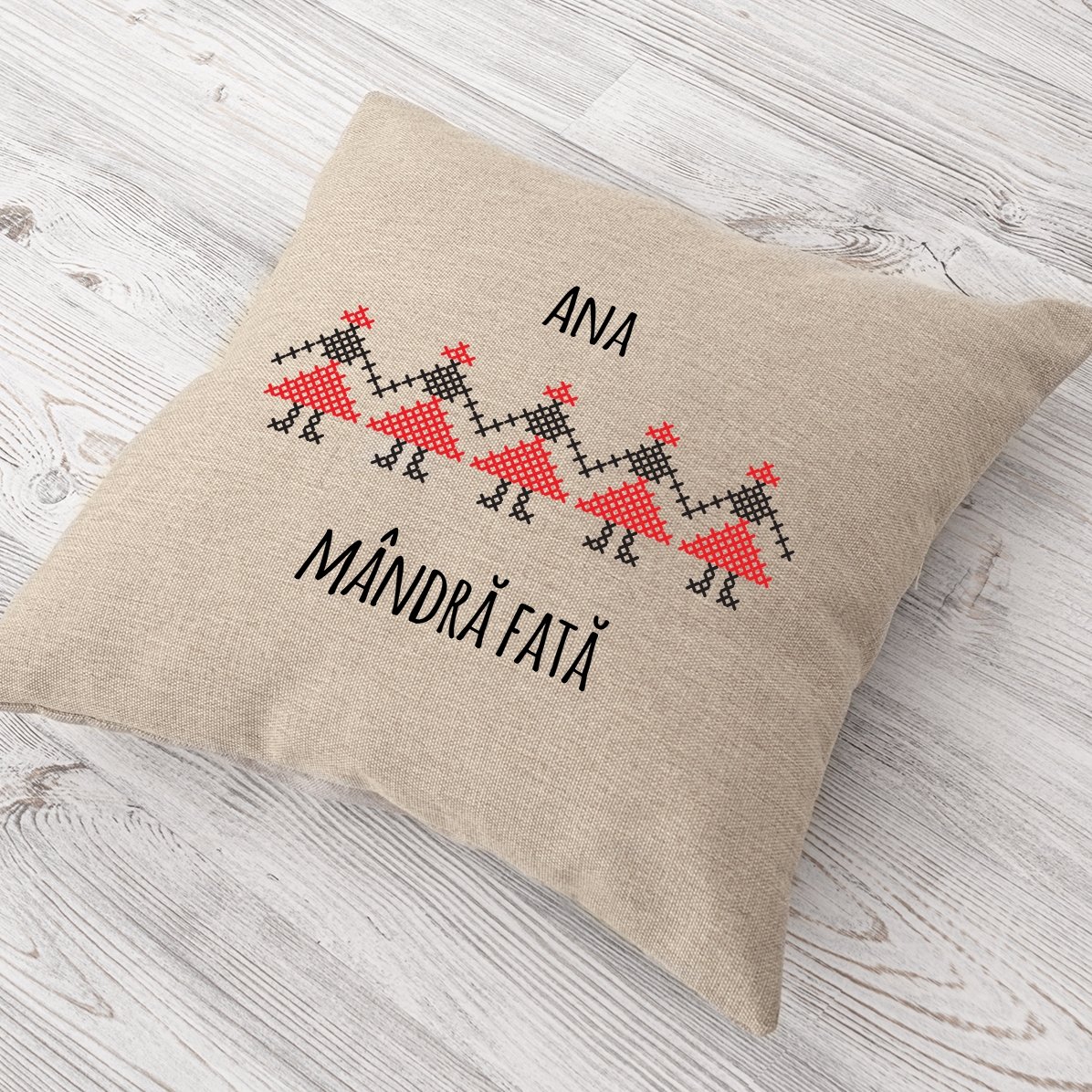 Pernă personalizată cu text din material de in - Model tradițional