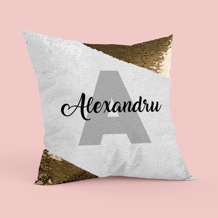Pernă personalizată cu text - Inițială - Paiete aurii