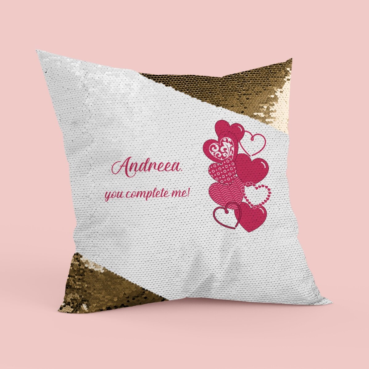 Pernă personalizată cu text- model inimioare - Paiete aurii