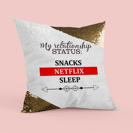 Pernă personalizată cu text - Relationship status - Paiete aurii