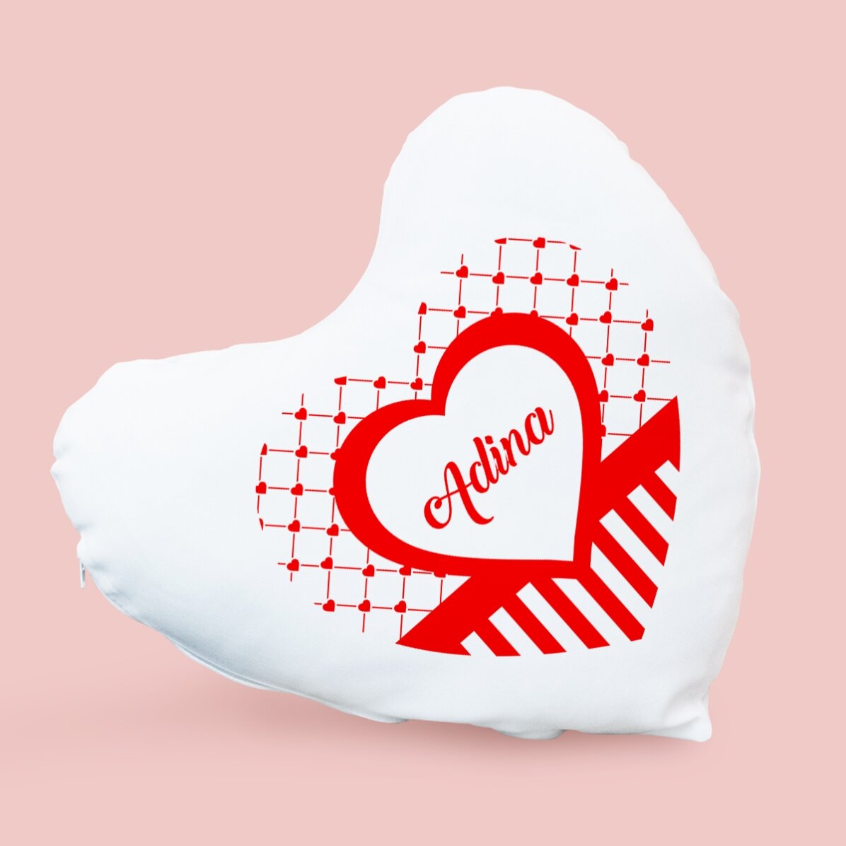Pernă personalizată în formă de inimă cu nume de dragoste