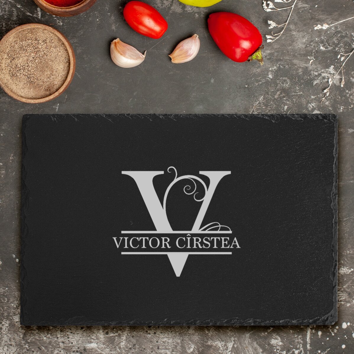 Placă de ardezie gravată personalizată cu monogramă și text