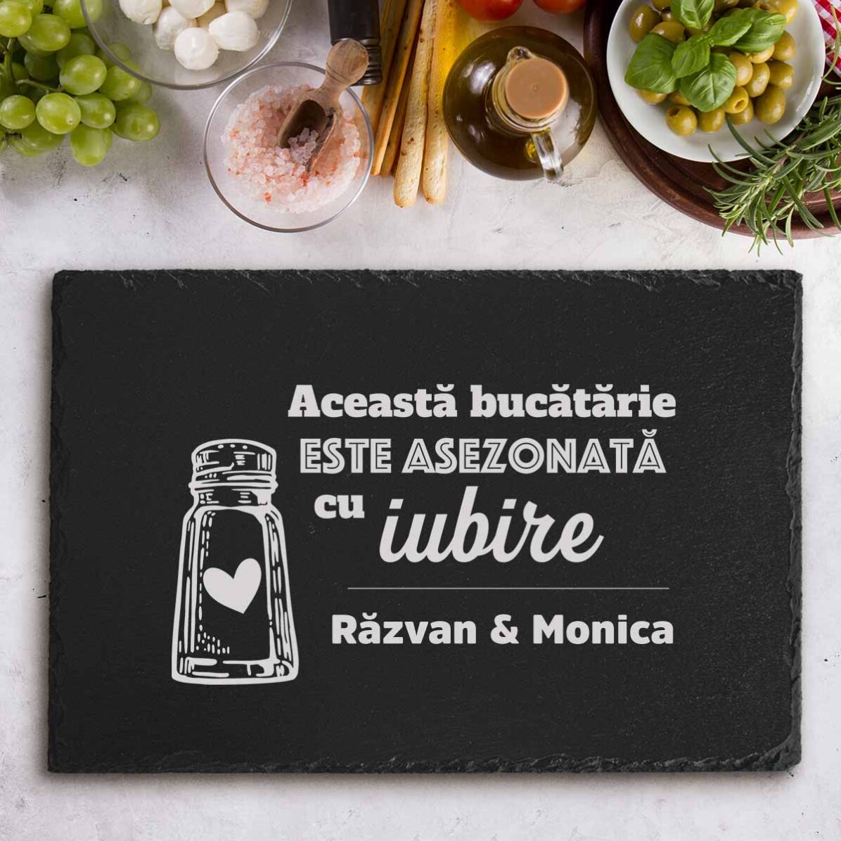 Placă de ardezie gravată personalizată cu text - Asezonat cu iubire