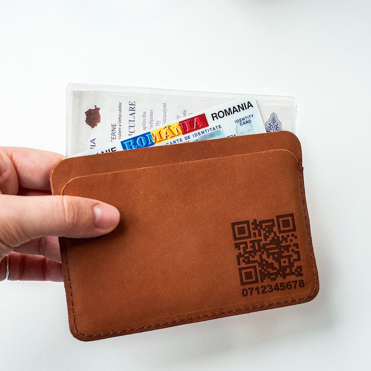 Portofel din piele personalizat cu cod QR și număr de telefon 