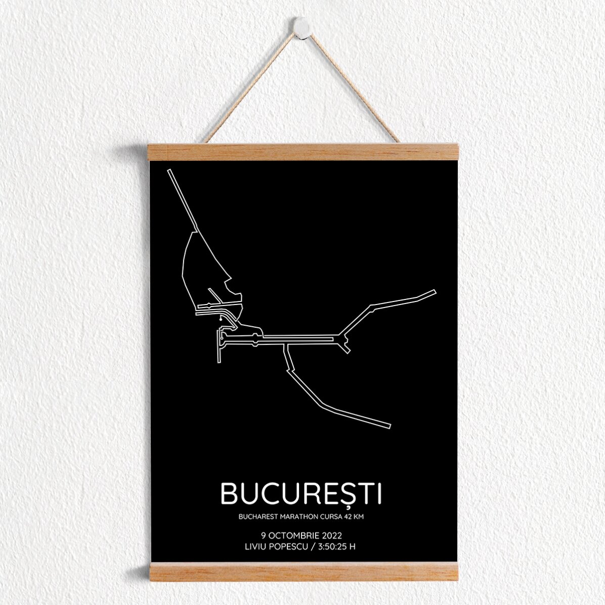 Poster cu agățătoare personalizat cu text și fundal colorat - Bucharest Marathon Cursa 42 km