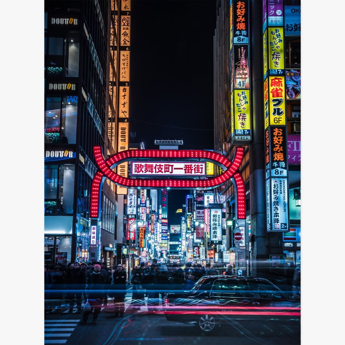 Poster Stradă iluminată în Tokyo, Japonia