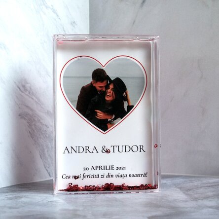 Ramă foto de birou cu inimioare personalizată cu o poză și text