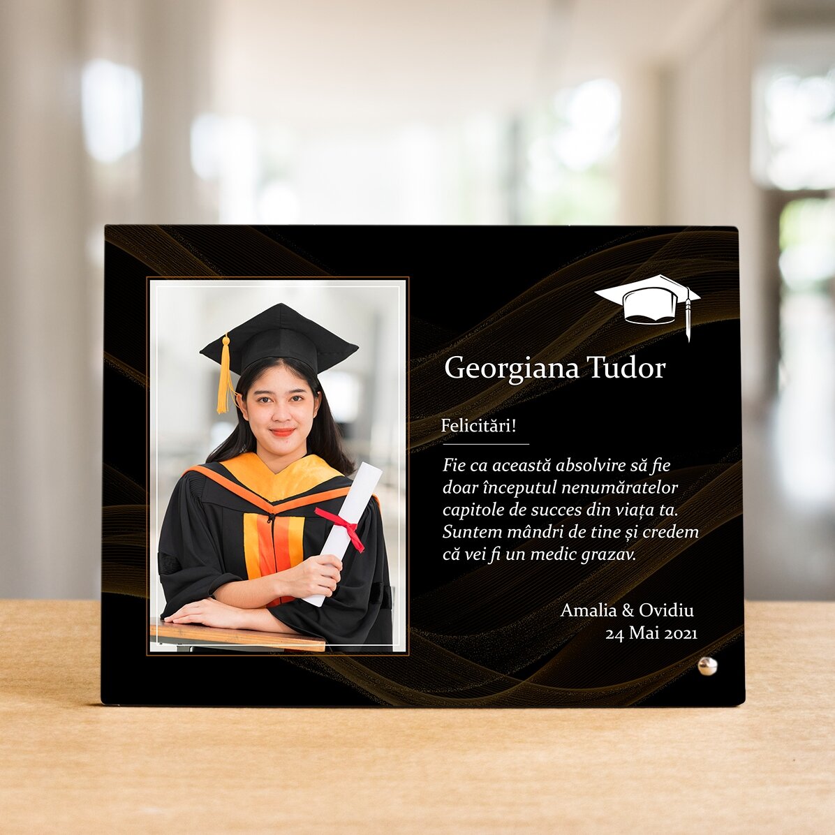 Ramă foto de birou personalizată cu o poză și text - Absolvire