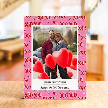 Ramă foto de birou personalizată cu o poză și text - XOXO