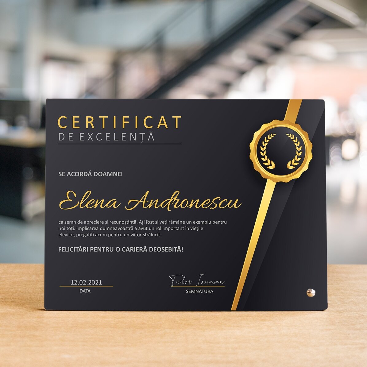 Ramă foto de birou personalizată cu text - Certificat de excelență