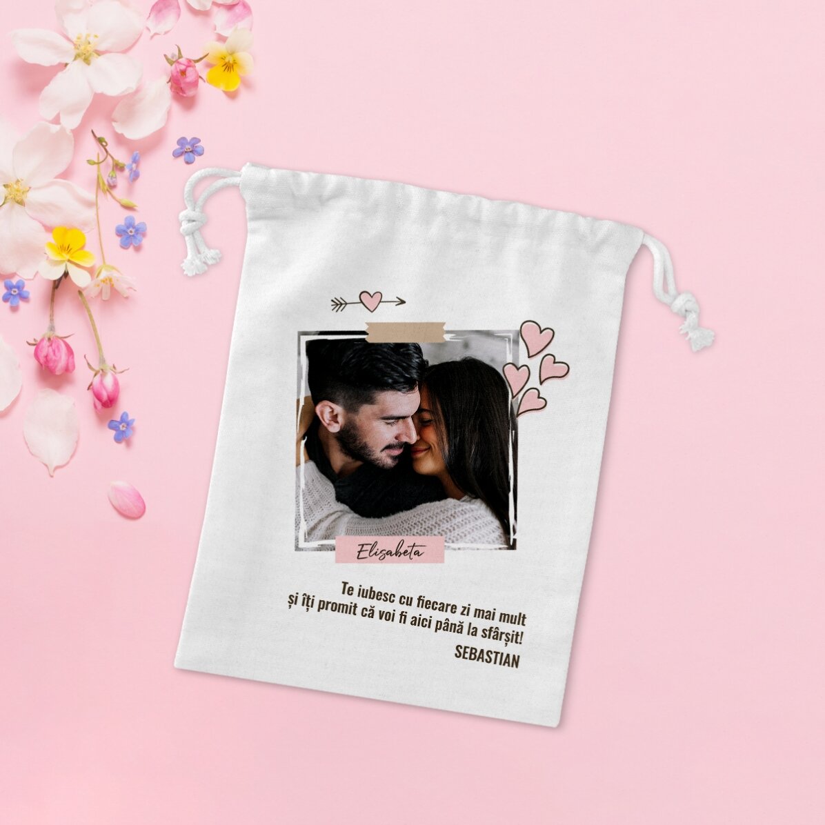 Săculeț mic pentru cadouri personalizat cu o poză și text - In love