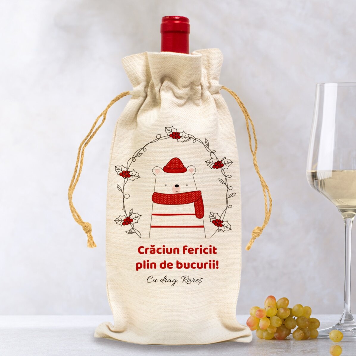 Săculeț personalizat pentru sticlă de vin - Model ursuleț de sărbători