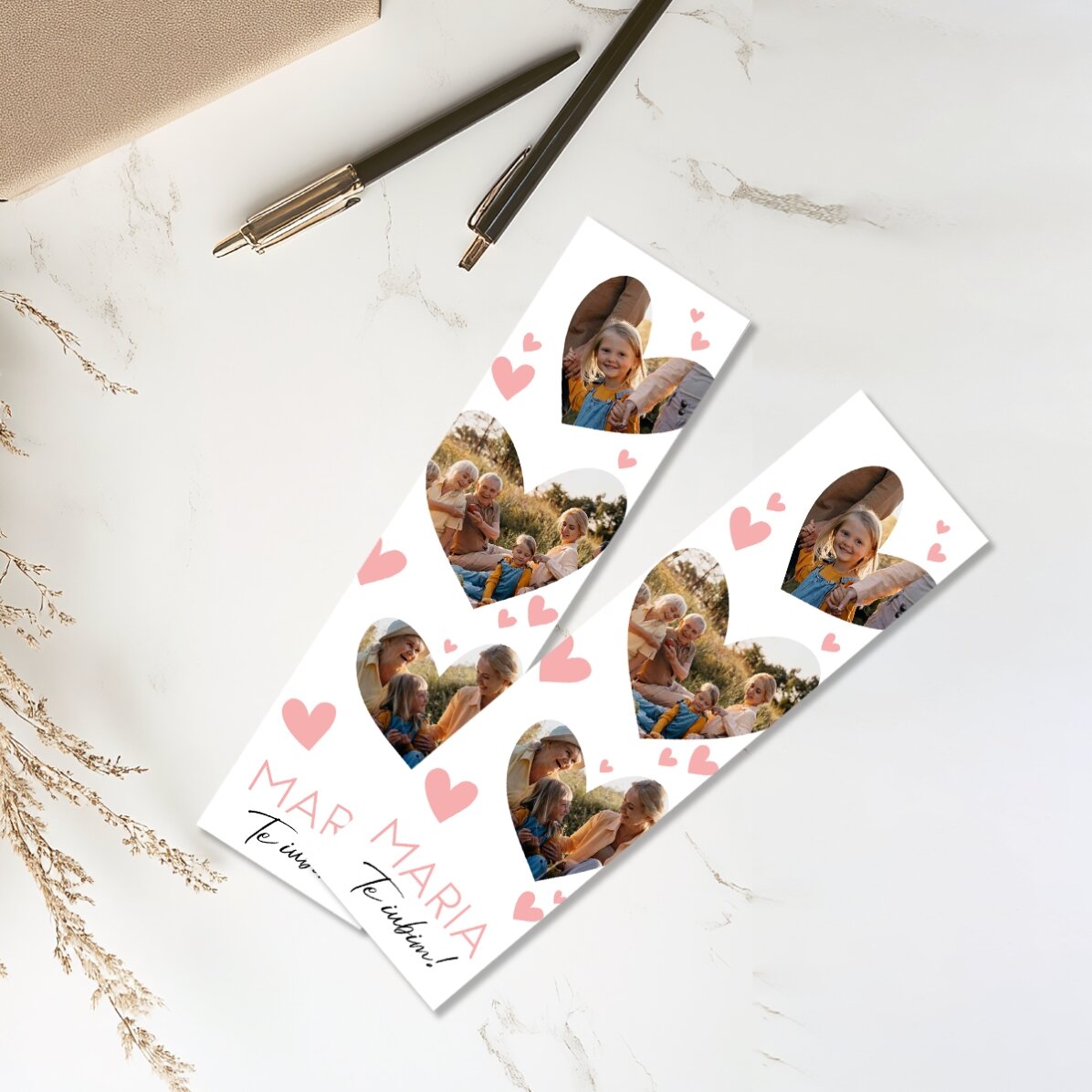 Semn de carte personalizat cu 3 poze și text - Lovely