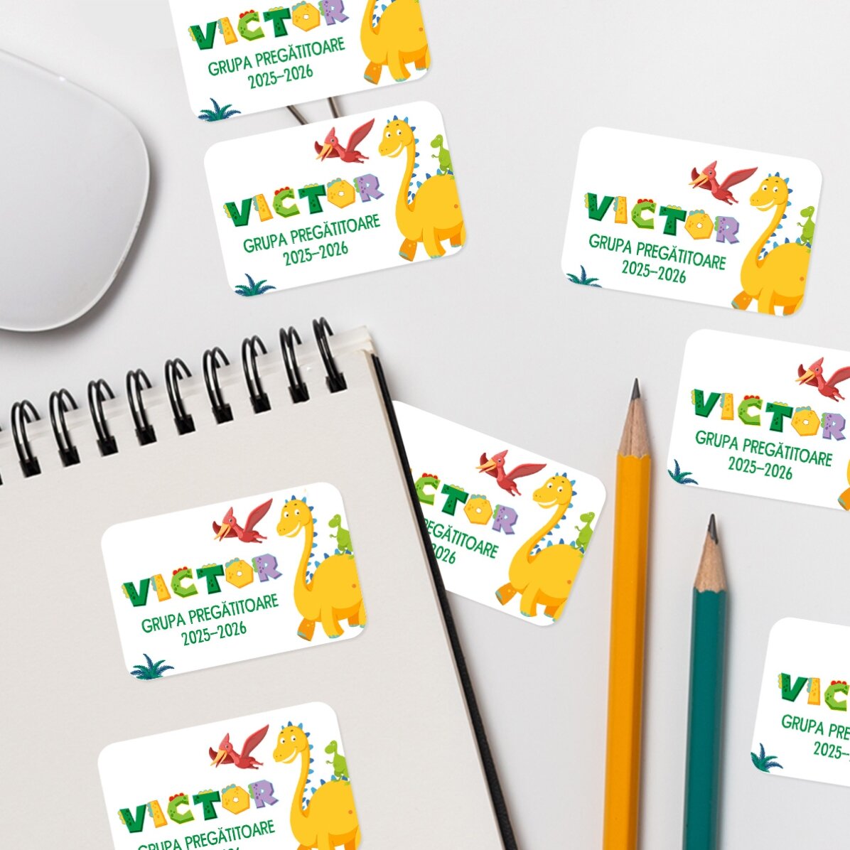 Set de 8 stickere (etichetă autoadezivă) personalizate pentru școală - Dino