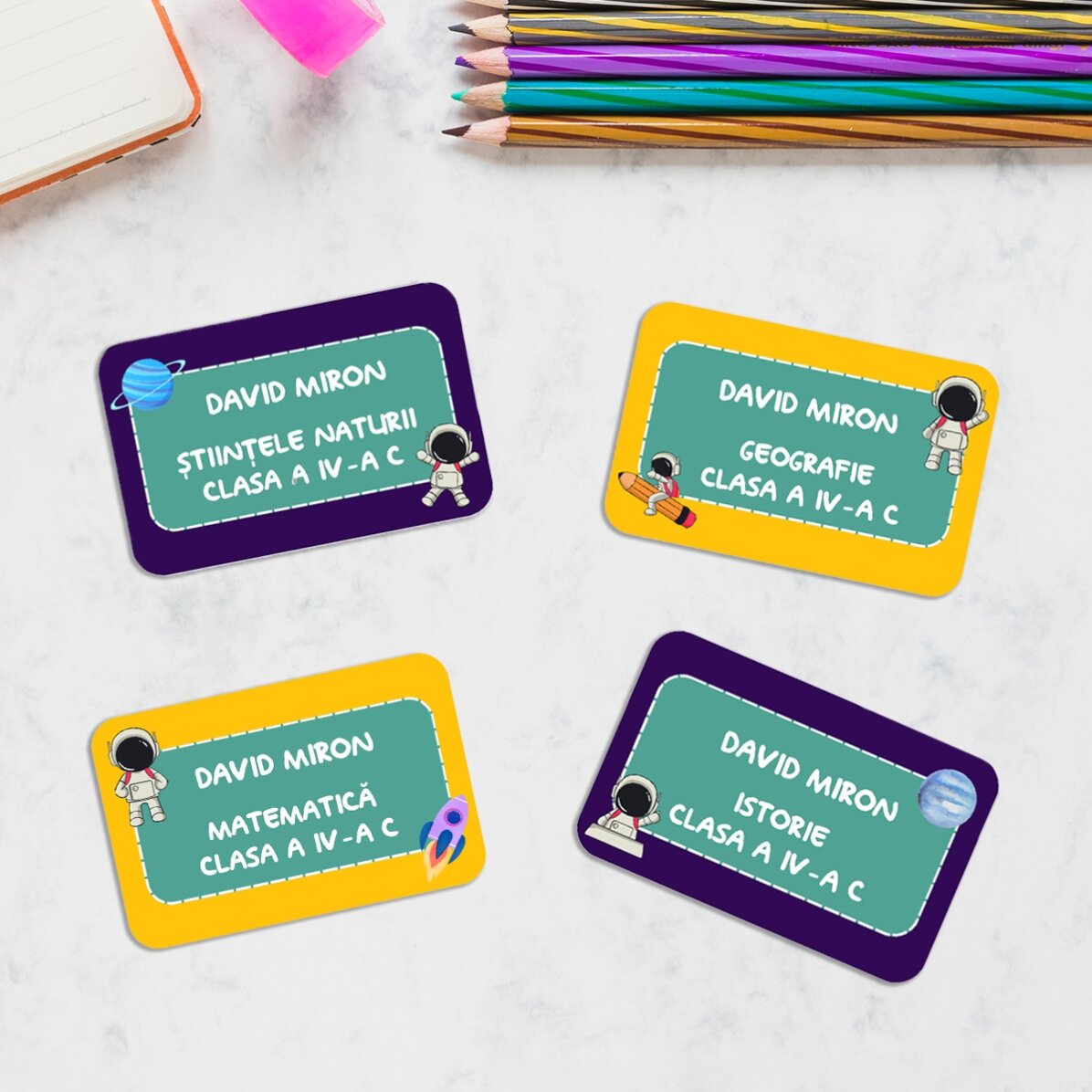 Set de 8 stickere (etichetă autoadezivă) personalizate pentru școală - Cosmos