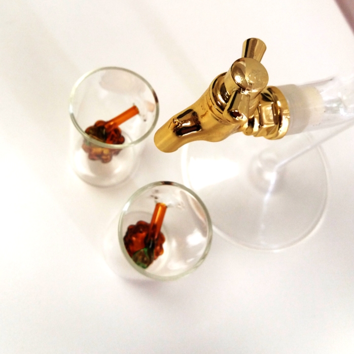 Set sticlă pentru țuică cu 2 păhărele