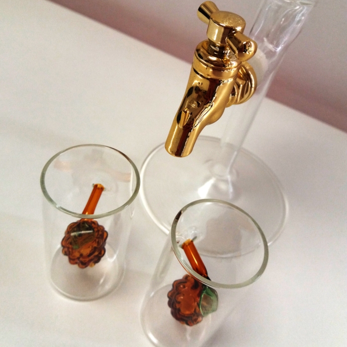 Set sticlă pentru țuică cu 2 păhărele