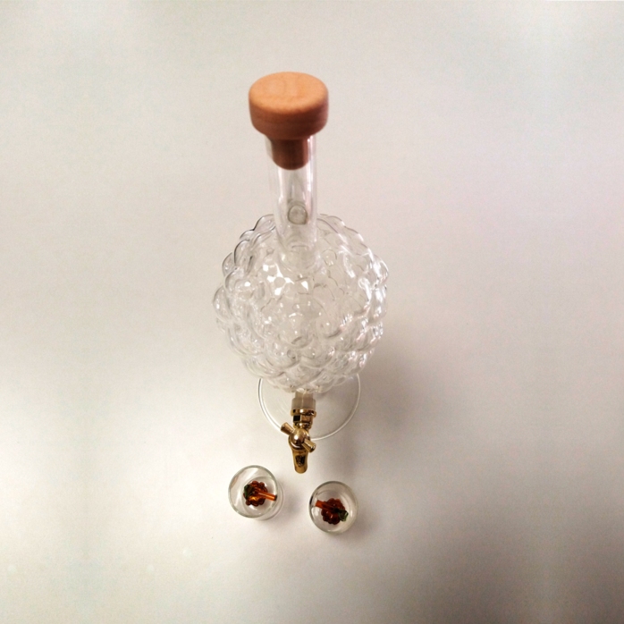 Set sticlă pentru țuică cu 2 păhărele