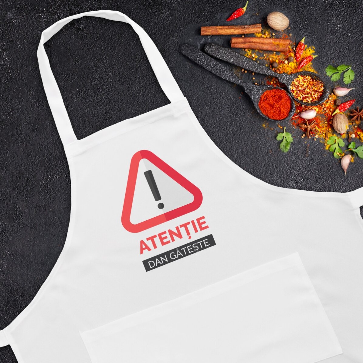 Șorț personalizat - Atenție, aici gătește