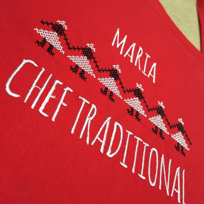 Șorț personalizat cu broderie tradițională pe roșu