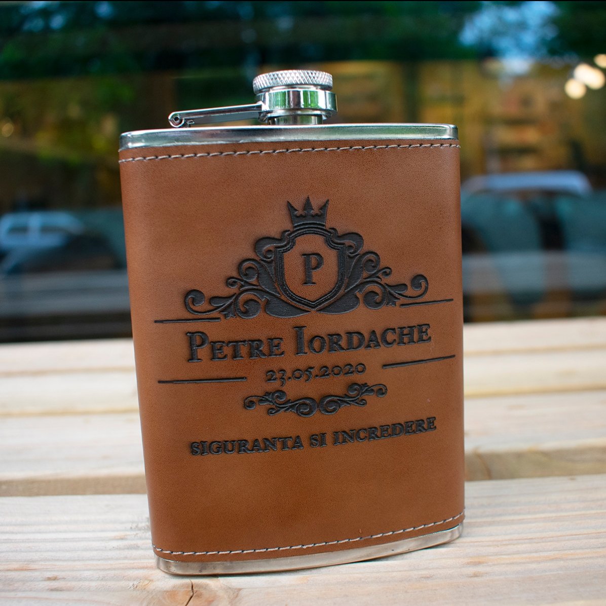 Sticlă de buzunar personalizată îmbrăcată în piele - Excellence