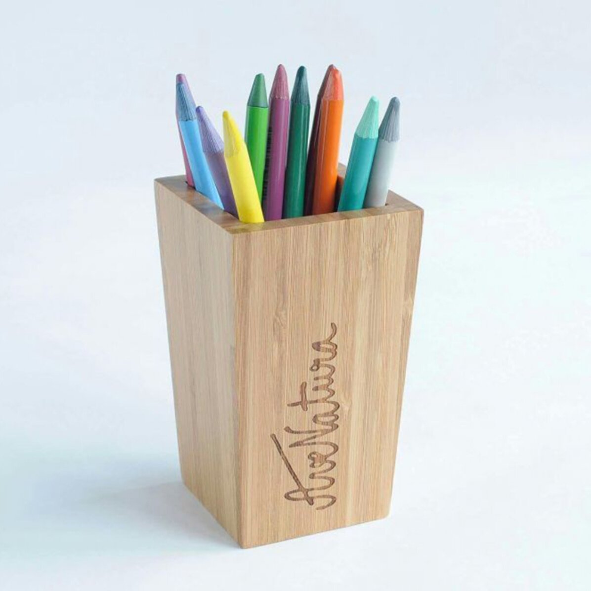Suport din lemn pentru creioane și pixuri - avenatura