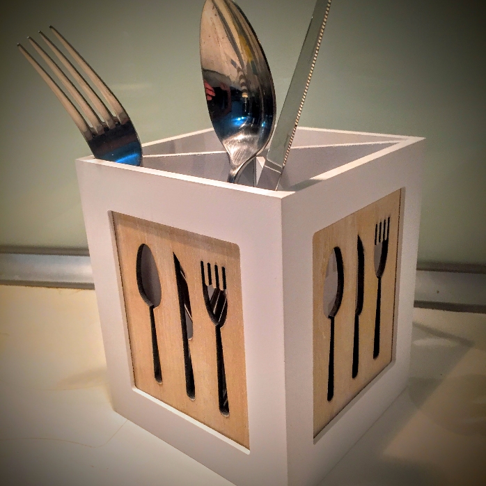 Suport tacâmuri din lemn