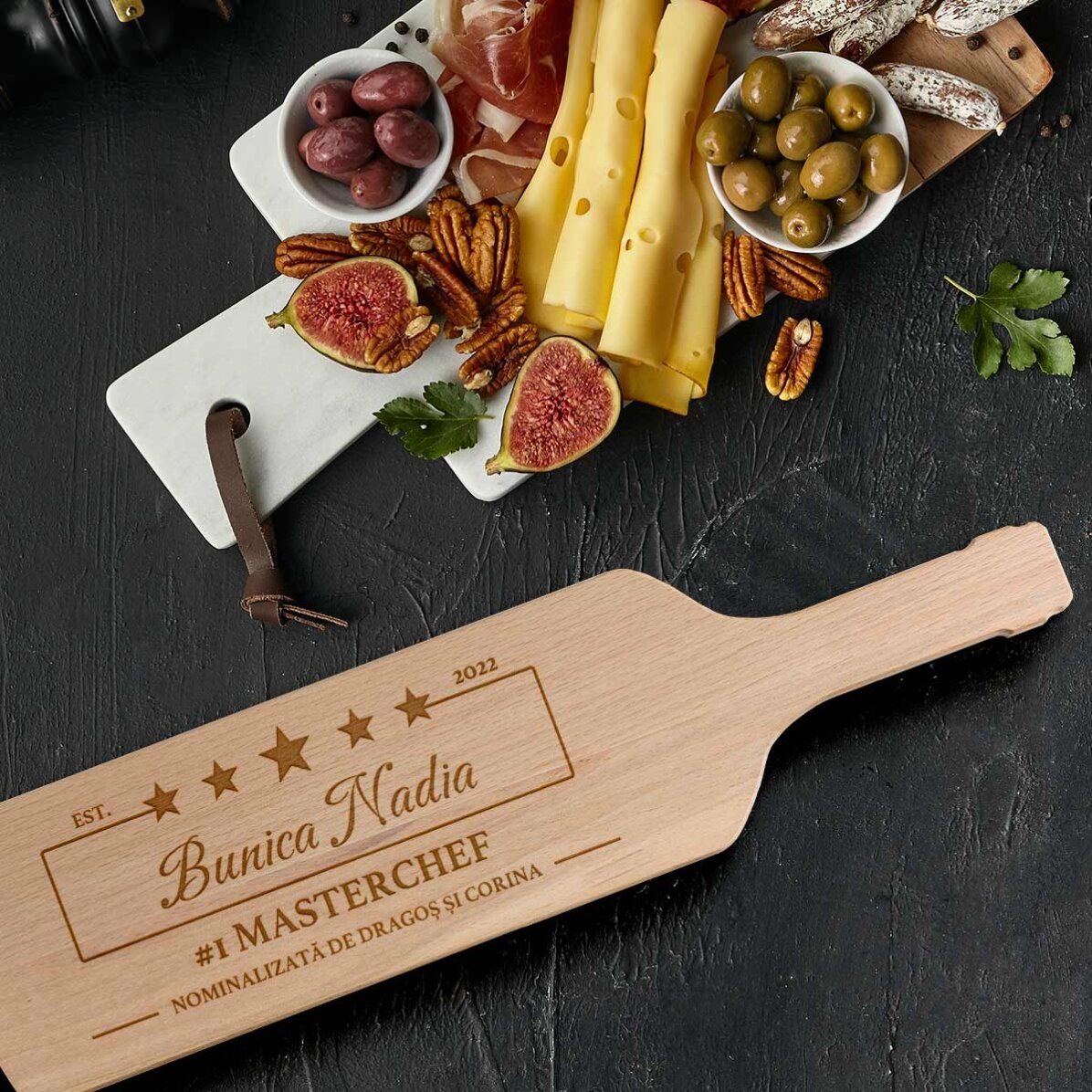 Tocător pentru brânzeturi în formă de sticlă personalizat - #1 Masterchef