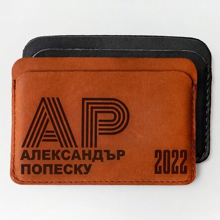 Персонализиран кожен портфейл с инициали, име и година
