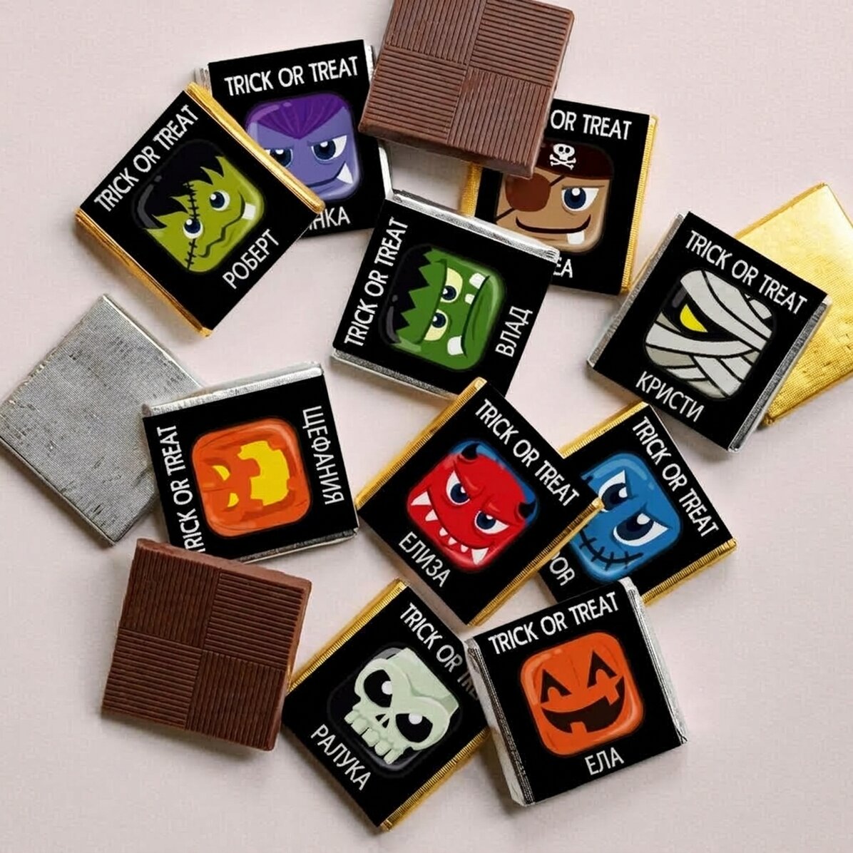 Комплект от 10 мини шоколадови бонбона с персонализиран текст - Trick or Treat