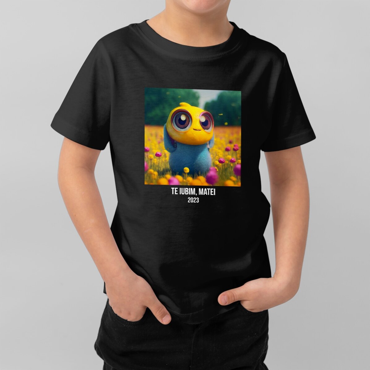 Tricou din bumbac pentru copii personalizat cu o poză pătrată și text