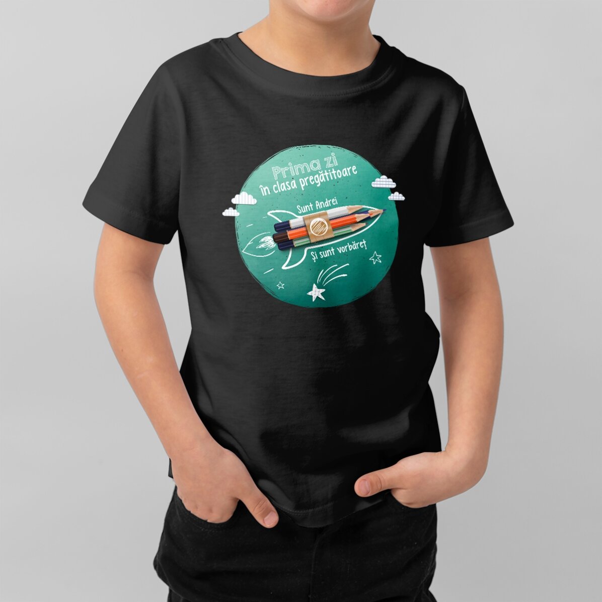 Tricou din bumbac pentru băieței personalizat cu text - Prima zi în clasa pregătitoare