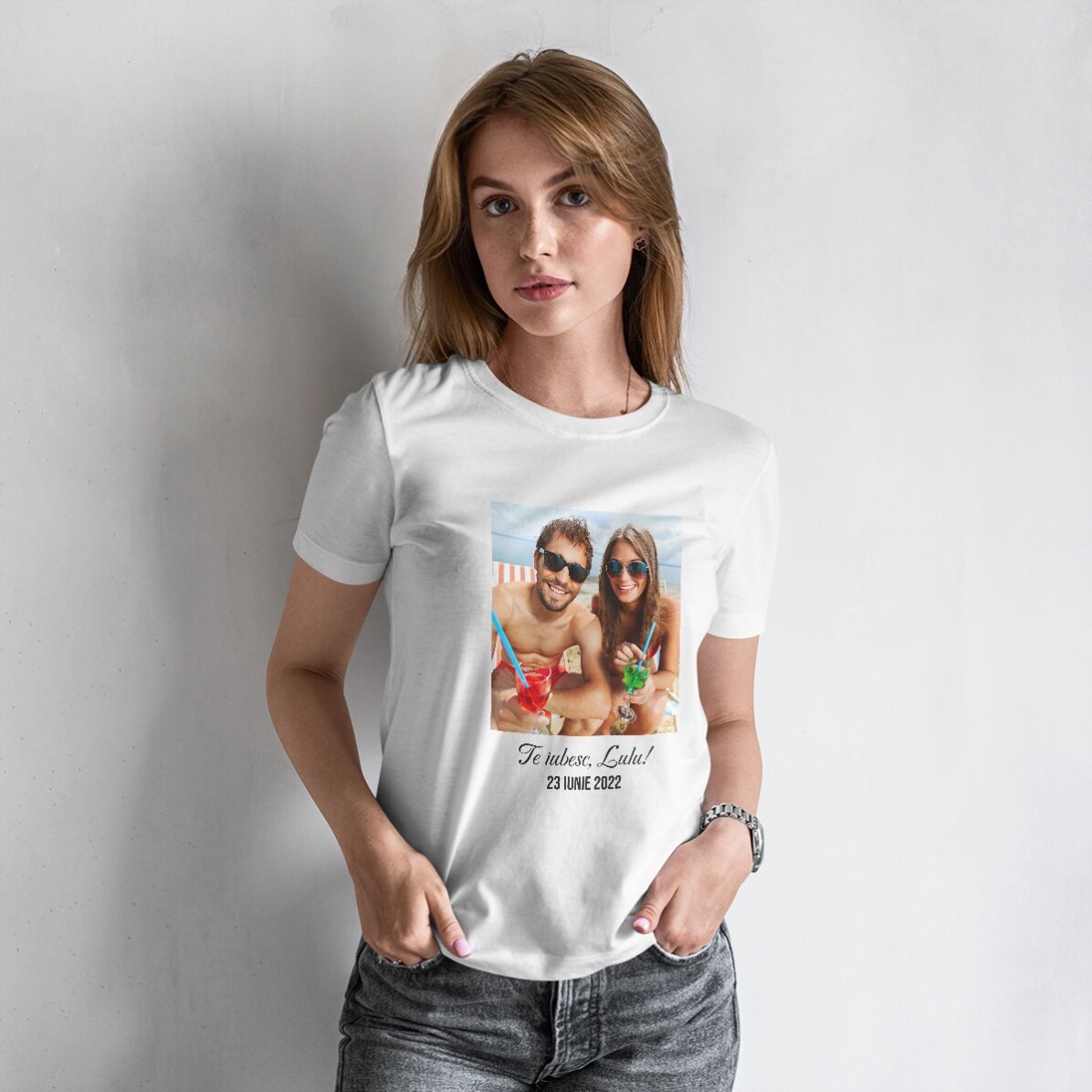  Tricou personalizat cu o poză și text