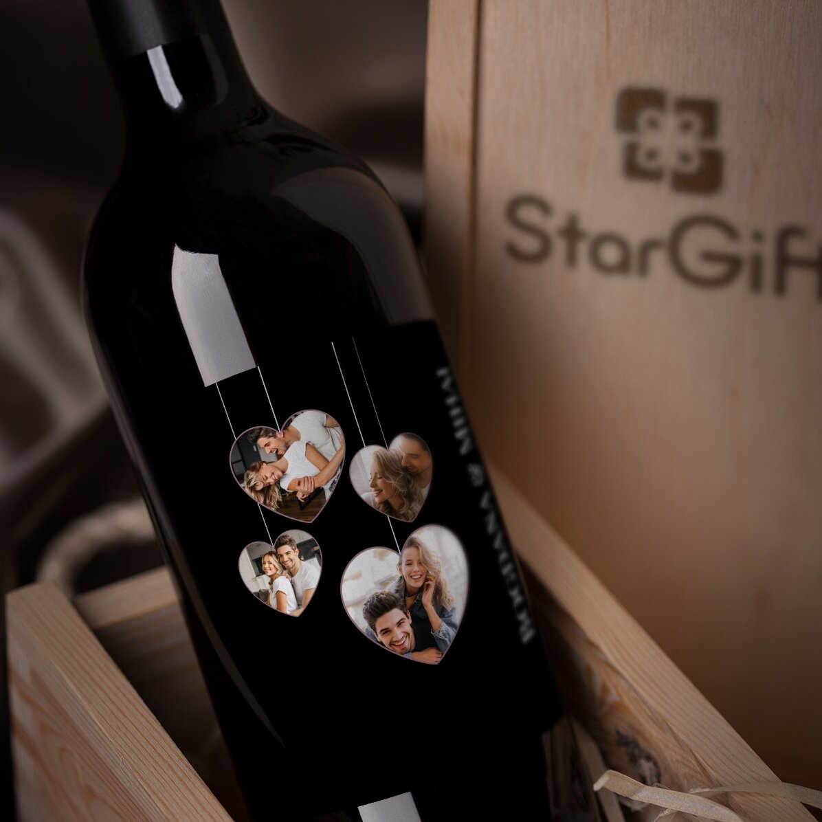 Vin personalizat cu 4 poze în formă de inimă pentru cuplu