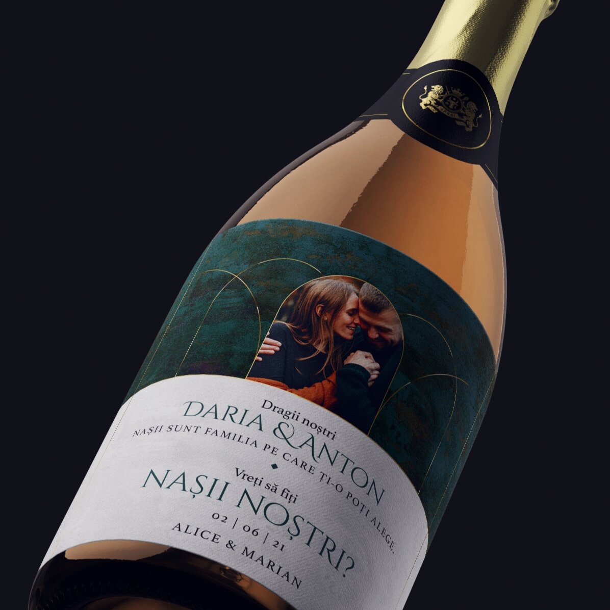 Vin spumant personalizat cu text și poză - Vreți să fiți nașii noștri?